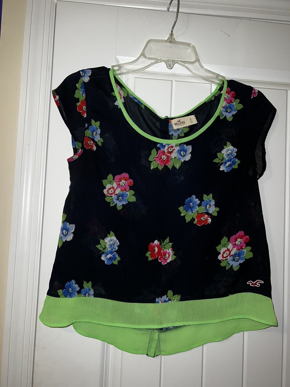 Hollister sheer floral navy blue blouse short sleeve green lining SMALL